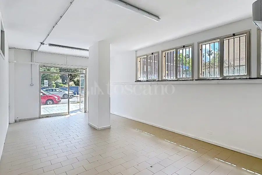 Negozio in vendita di 250 mq a €195.000 (rif. 71/2025)