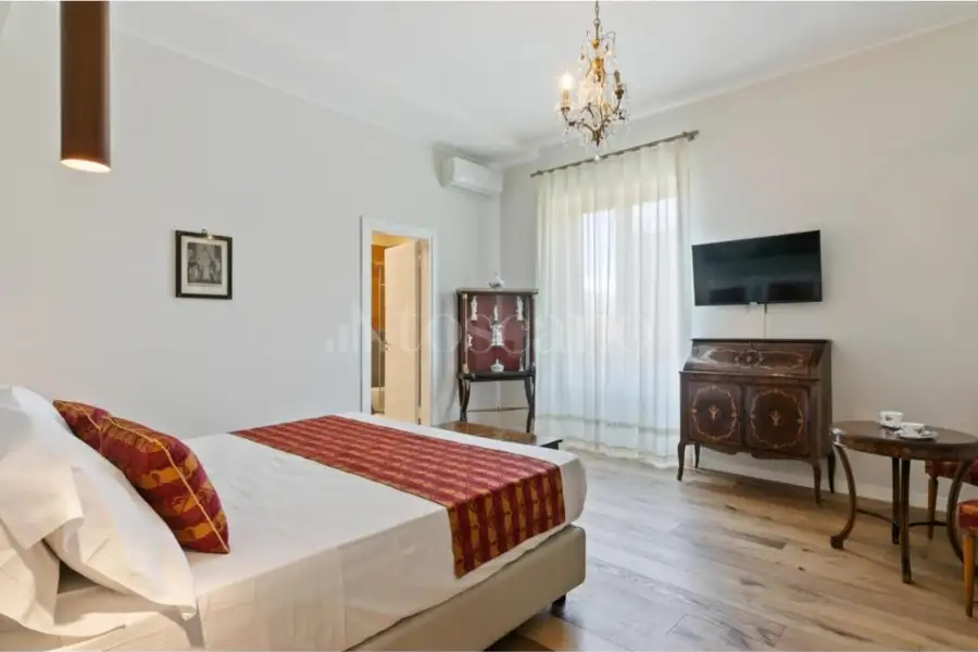 Casa in vendita di 300 mq a €1.600.000 (rif. 23/2026)