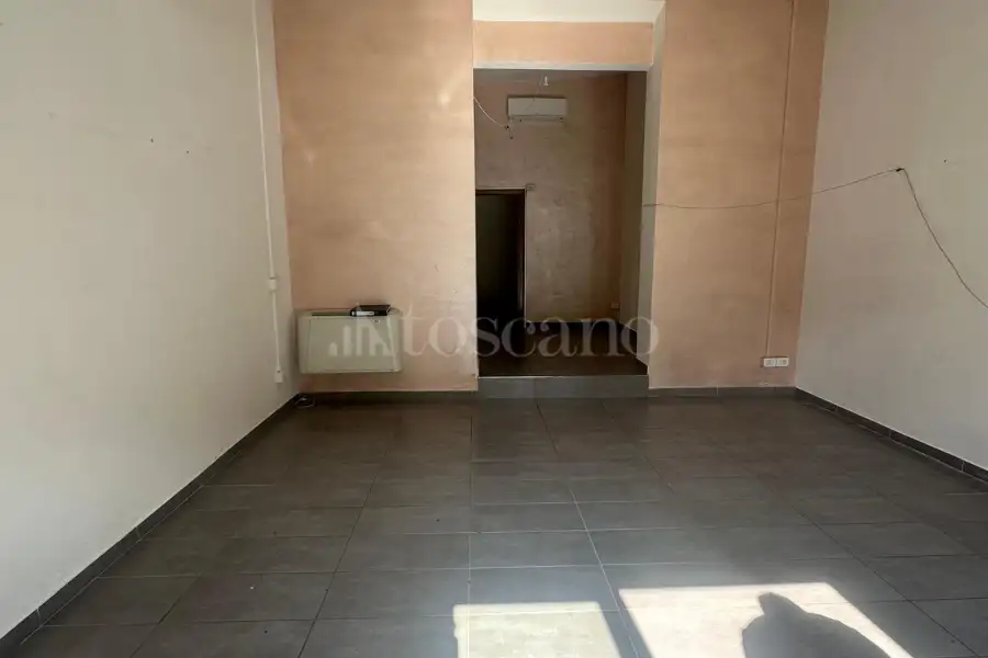 Negozio in affitto di 60 mq a €500 (rif. 114/2024)