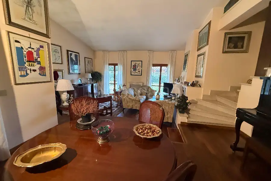 Villa Bifamiliare in vendita di 280 mq a €625.000 (rif. 62/2025)