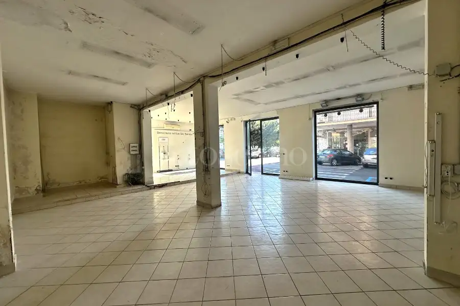 Negozio in affitto di 122 mq a €2.400 (rif. 233/2025)