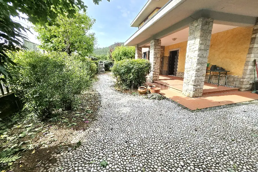 Villa Bifamiliare in vendita di 210 mq a €399.000 (rif. 13/2026)