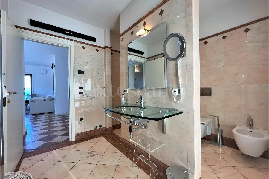 Villino a Schiera in vendita di 300 mq a €2.100.000 (rif. 36/2025)