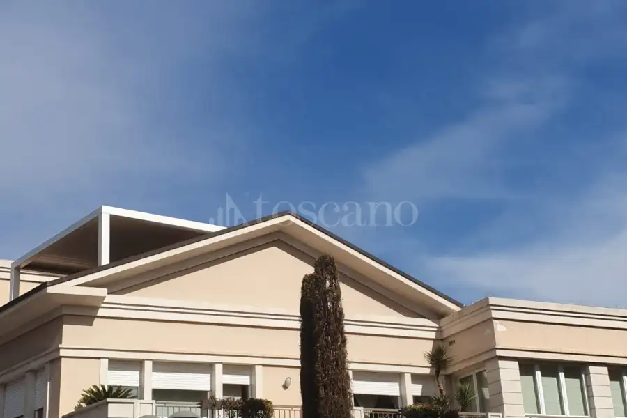 Villa in vendita di 800 mq trattativa riservata (rif. 23/2024)
