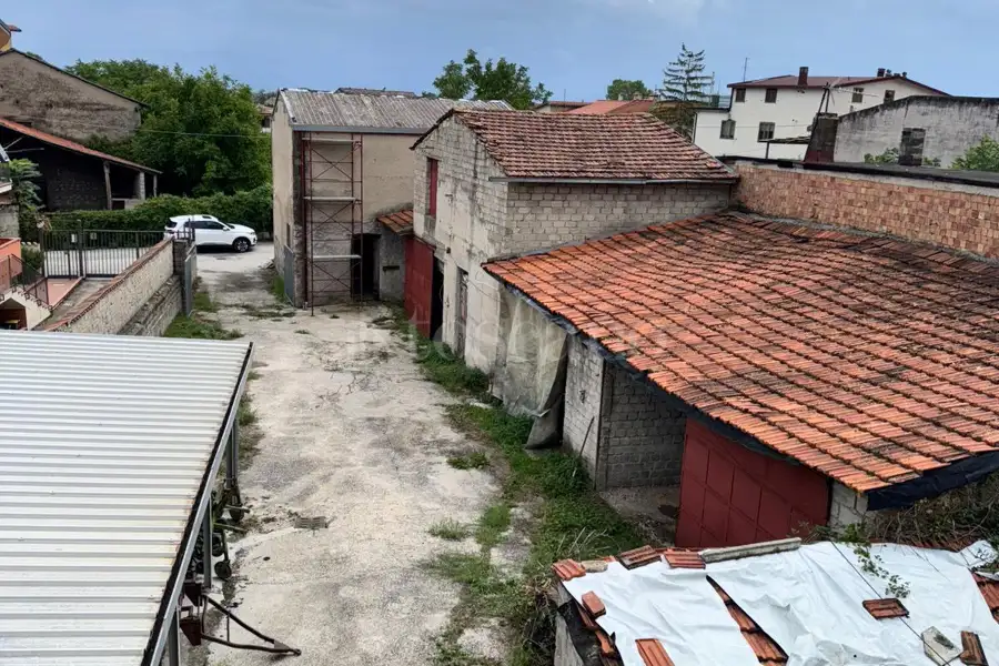 Casa Indipendente in vendita di 250 mq a €90.000 (rif. 102/2025)