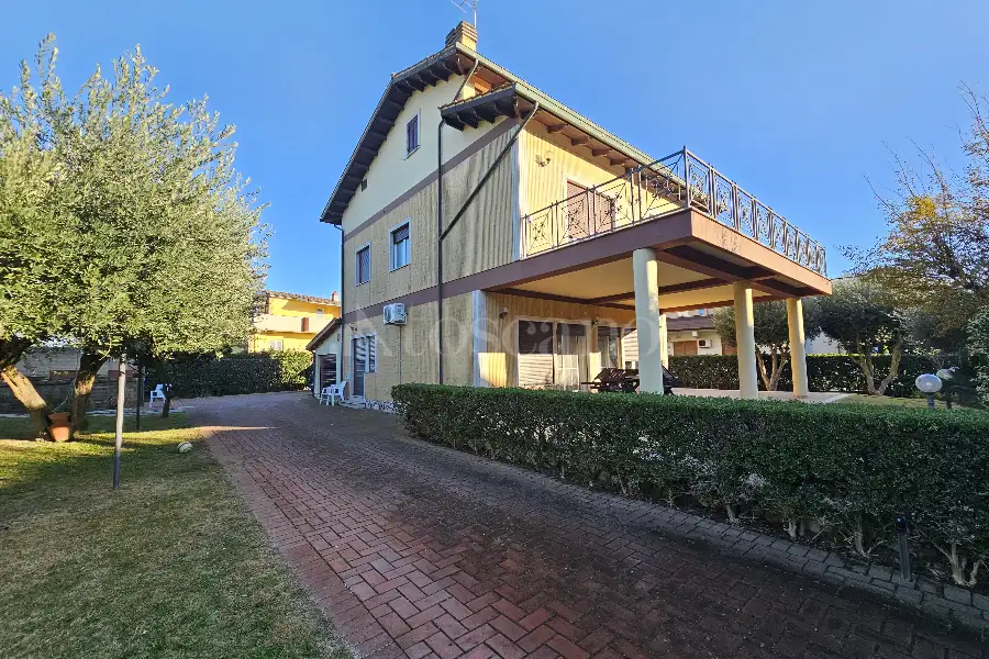 Villa in vendita di 280 mq a €725.000 (rif. 140/2025)