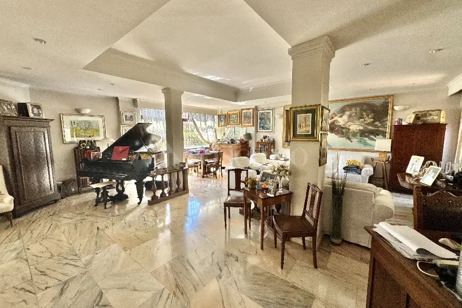 Villa Plurifamiliare in vendita di 300 mq a €649.000 (rif. 18/2026)