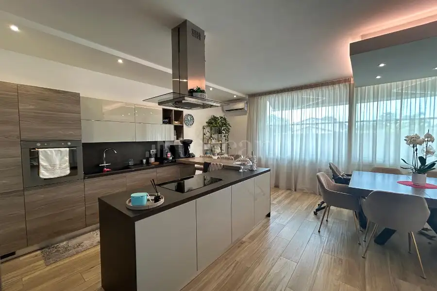 Villa Bifamiliare in vendita di 200 mq a €539.000 (rif. 52/2026)