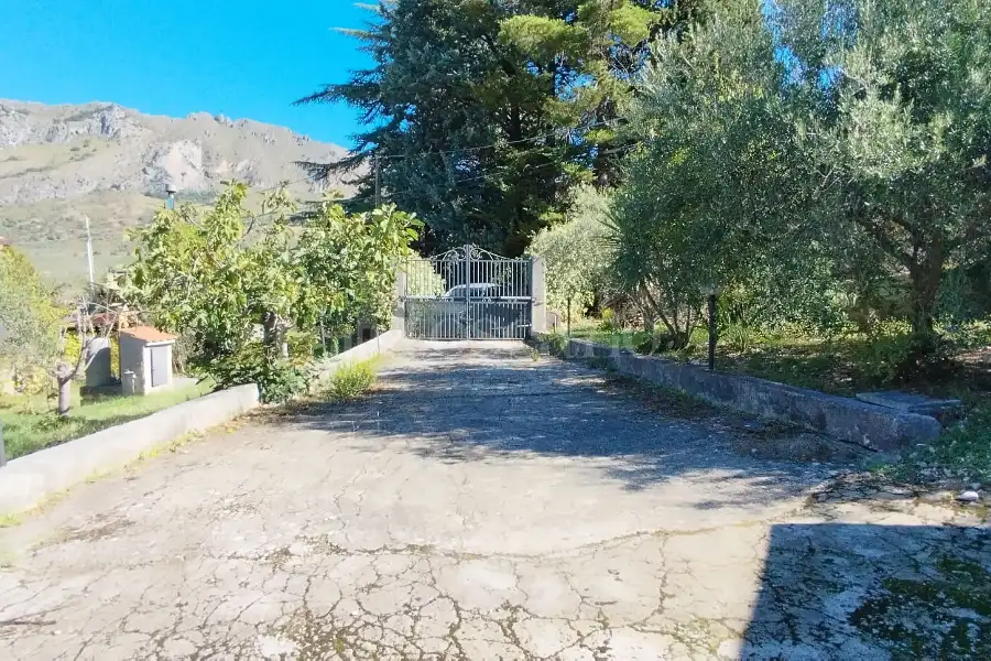 Villa in vendita di 240 mq a €145.000 (rif. 50/2026)