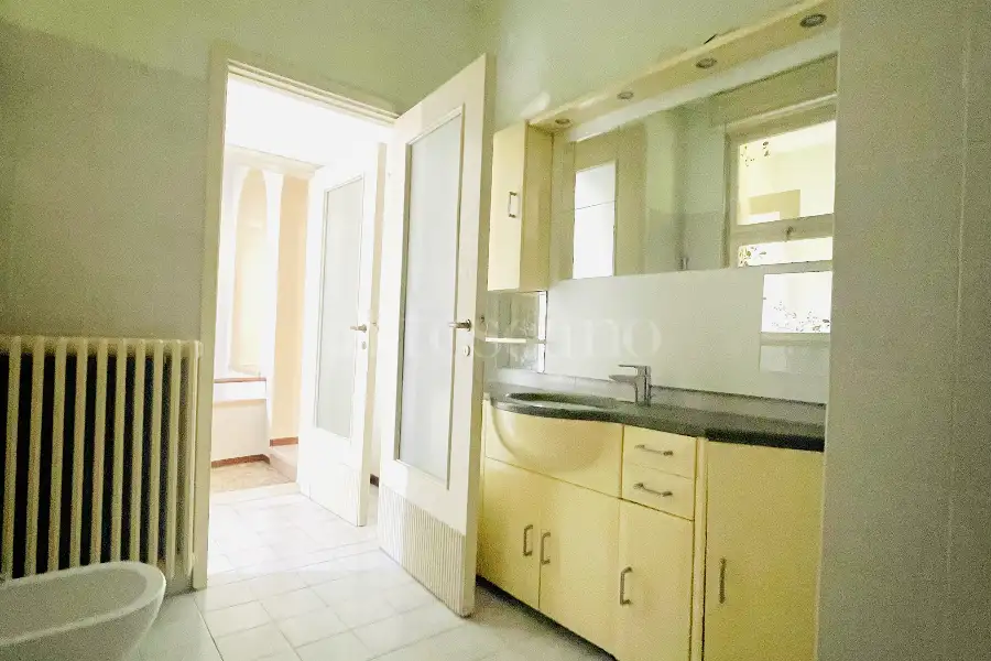 Villa Plurifamiliare in vendita di 255 mq a €650.000 (rif. 3/2026)