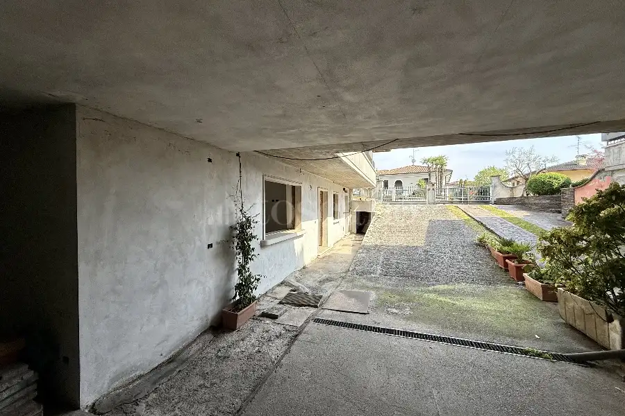 Villa Bifamiliare in vendita di 420 mq trattativa riservata (rif. 17/2026)