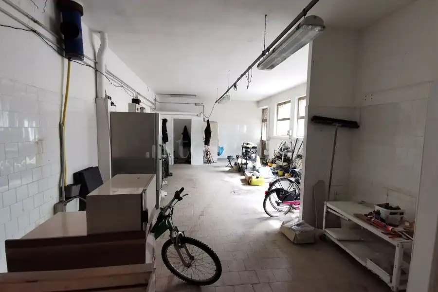 Laboratorio in vendita di 400 mq a €130.000 (rif. 26/2026)