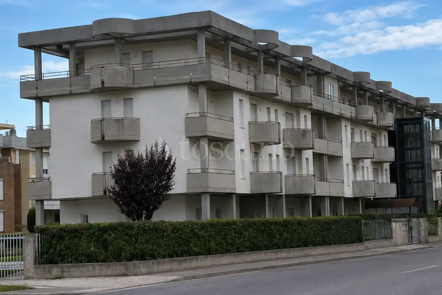 Attività Commerciale in vendita di 3.600 mq a €2.200.000 (rif. 25/2026)