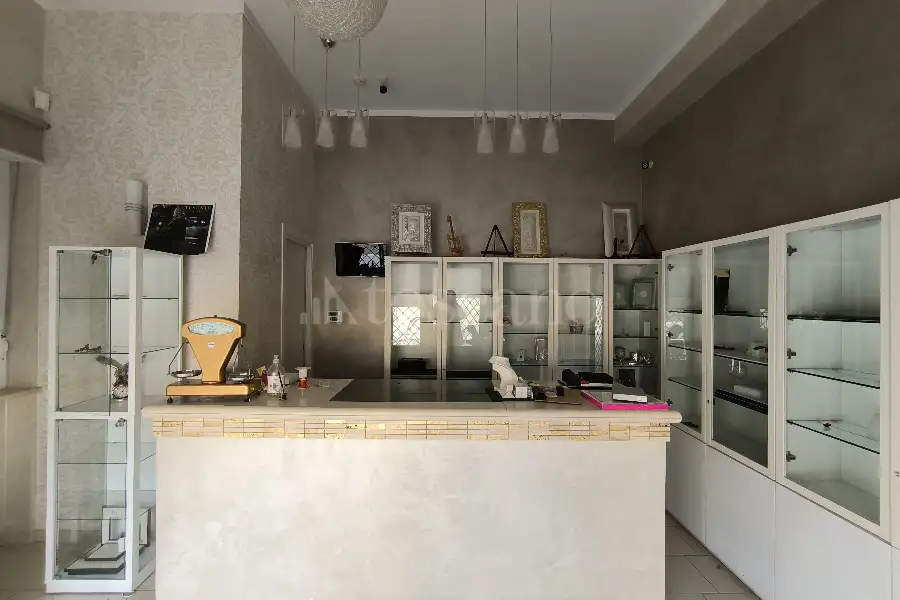 Negozio in affitto di 30 mq a €400 (rif. 30/2025)