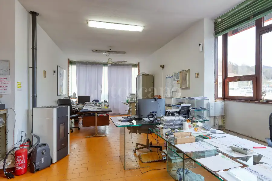 Capannone in vendita di 1.750 mq a €1.100.000 (rif. 135/2026)