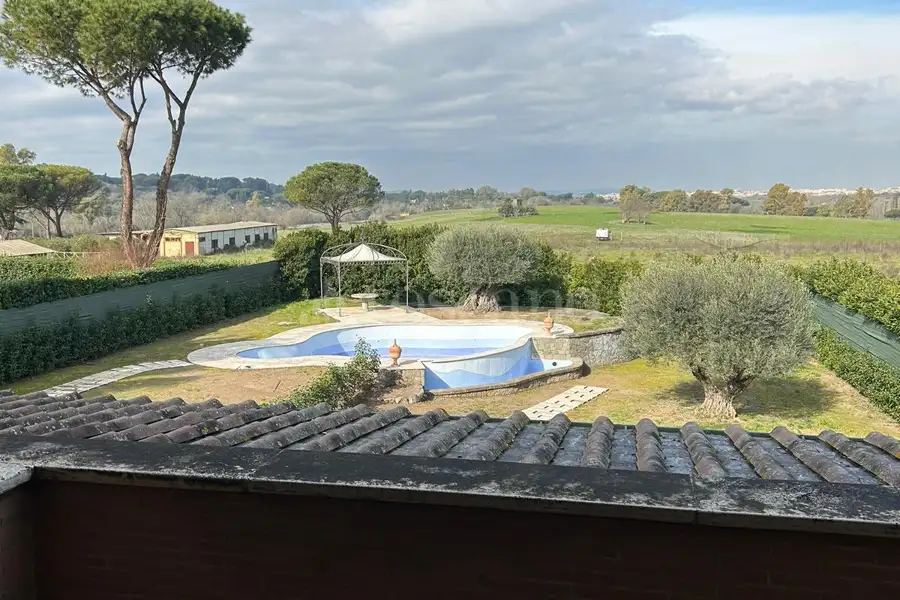 Villa in vendita di 250 mq a €599.000 (rif. 2/2026)