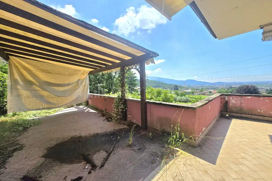 Villa in vendita di 200 mq a €780.000 (rif. 38/2026)
