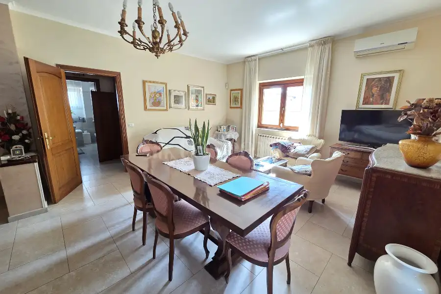 Villa in vendita di 125 mq a €610.000 (rif. 18/2026)