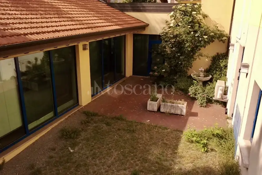 Palazzo in vendita di 365 mq a €650.000 (rif. 21/2026)