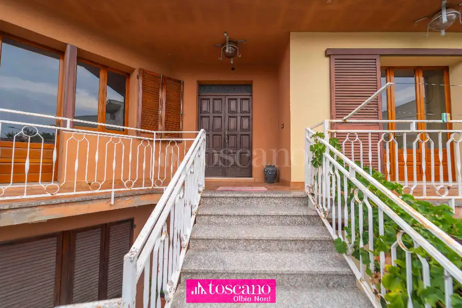Casa Indipendente in vendita di 400 mq a €300.000 (rif. 72/2025)