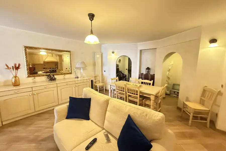 Villa Bifamiliare in vendita di 200 mq a €499.000 (rif. 10/2025)