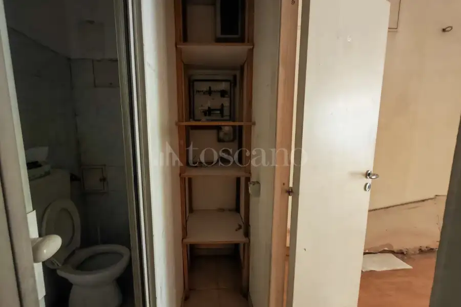 Negozio in affitto di 80 mq a €850 (rif. 11/2026)