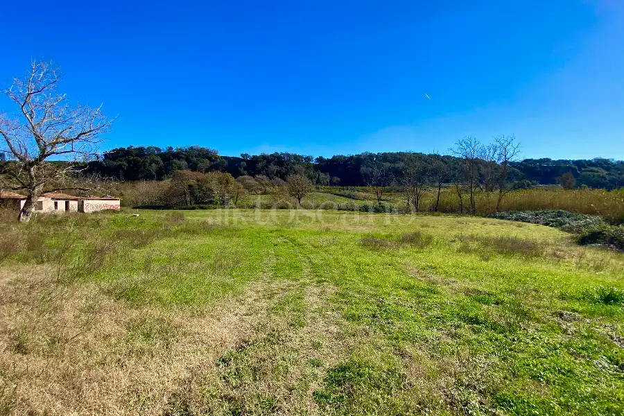Casale in vendita di 1.300 mq a €399.000 (rif. 18/2026)