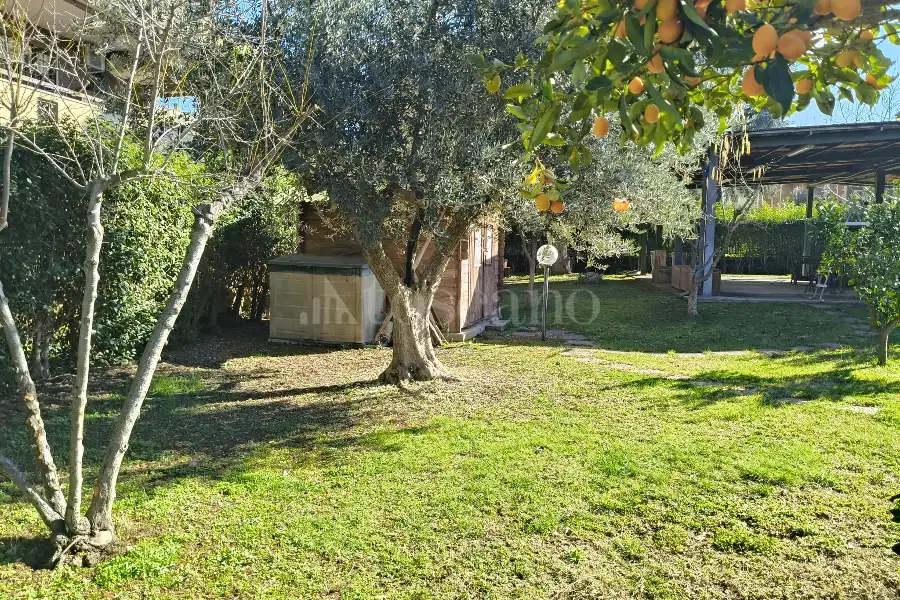 Villa Bifamiliare in vendita di 280 mq a €899.000 (rif. 72/2025)