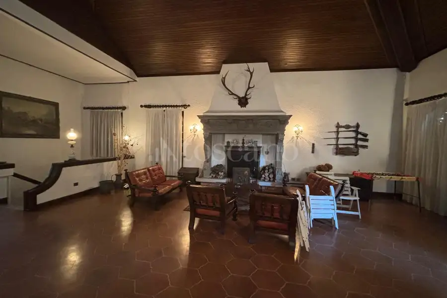 Villa Plurifamiliare in vendita di 370 mq a €1.200.000 (rif. 43/2025)
