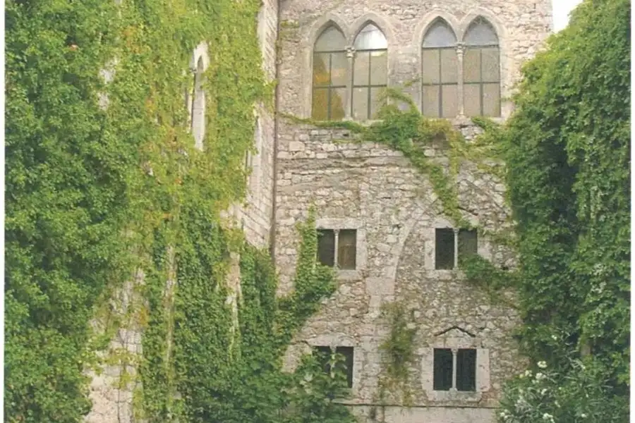 Palazzo in vendita di 3.000 mq trattativa riservata (rif. 69/2026)