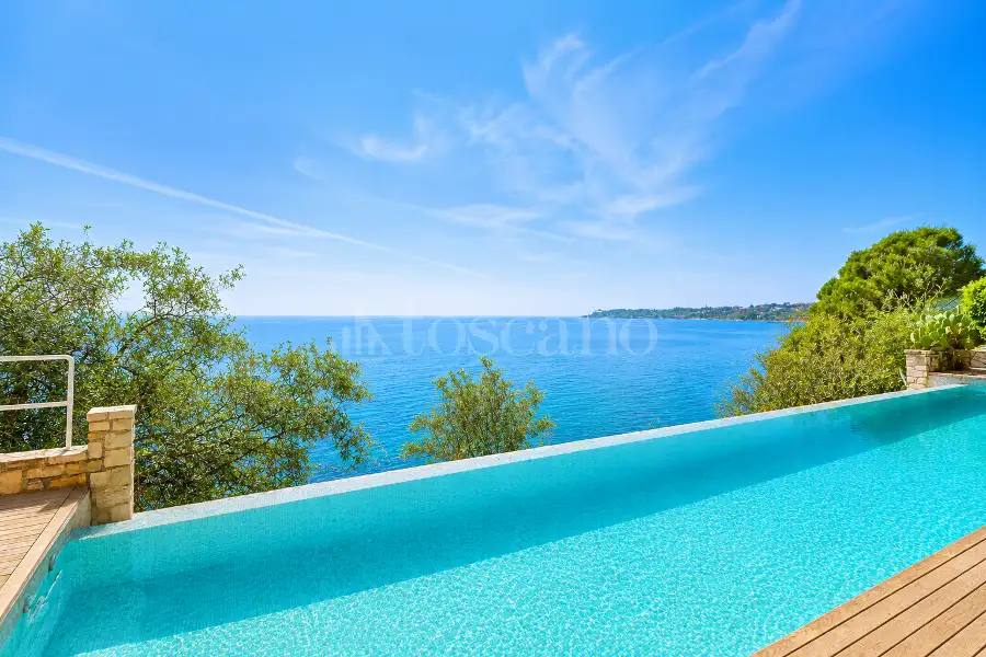 Villa in vendita di 450 mq a €4.500.000 (rif. 24/2025)