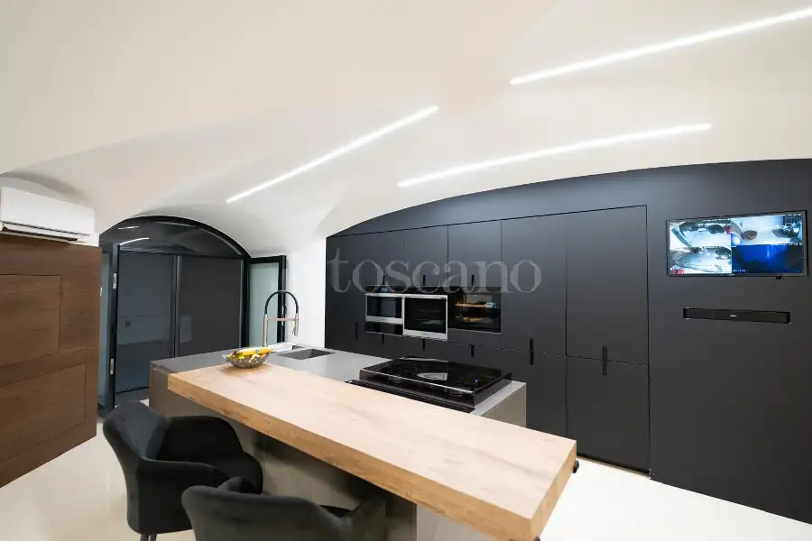 Casa in vendita di 230 mq a €700.000 (rif. 33/2026)