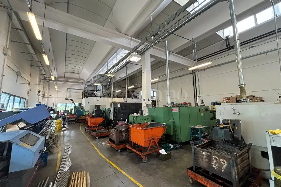 Capannone in vendita di 2.300 mq a €1.300.000 (rif. 2/2026)