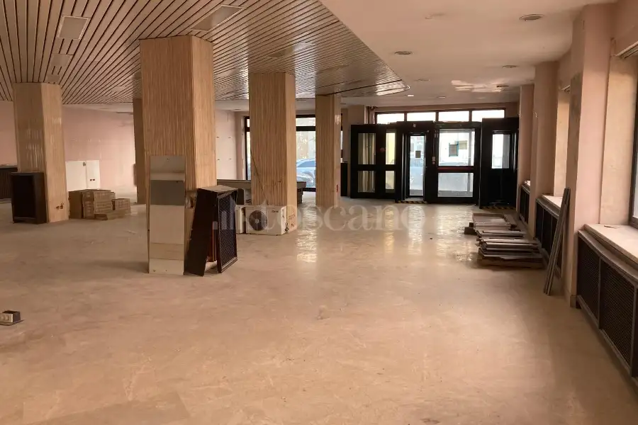 Negozio in affitto di 500 mq a €4.000 (rif. 27/2025)