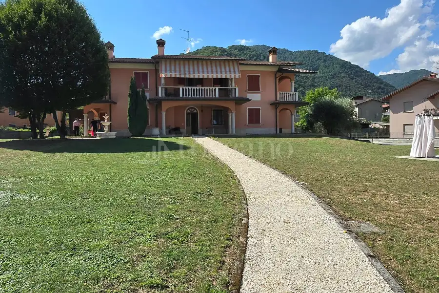 Villa in vendita di 550 mq a €970.000 (rif. 10/2026)