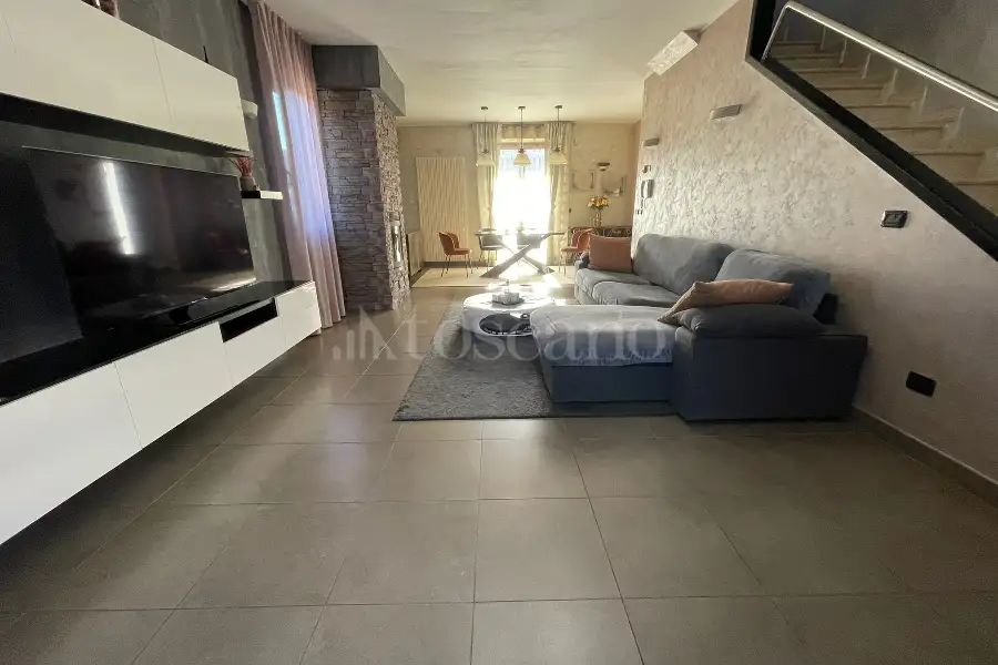 Villa Bifamiliare in vendita di 250 mq a €360.000 (rif. 65/2025)