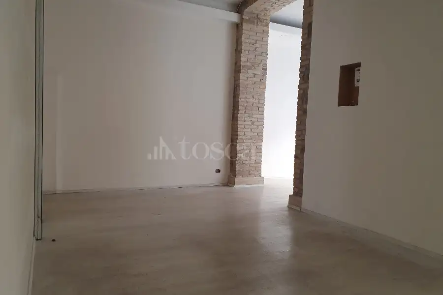 Negozio in affitto di 60 mq a €1.900 (rif. 110/2026)