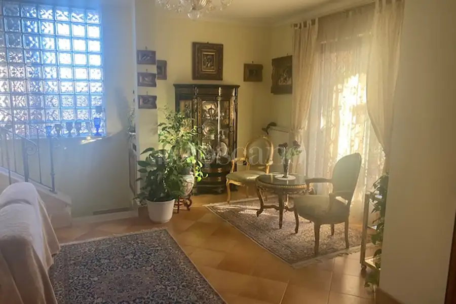 Casa Indipendente in vendita di 260 mq a €460.000 (rif. 68/2026)