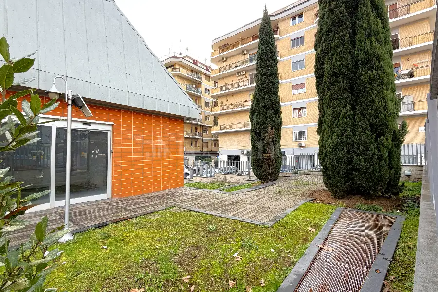 Negozio in vendita di 131 mq a €245.000 (rif. 3/2026)