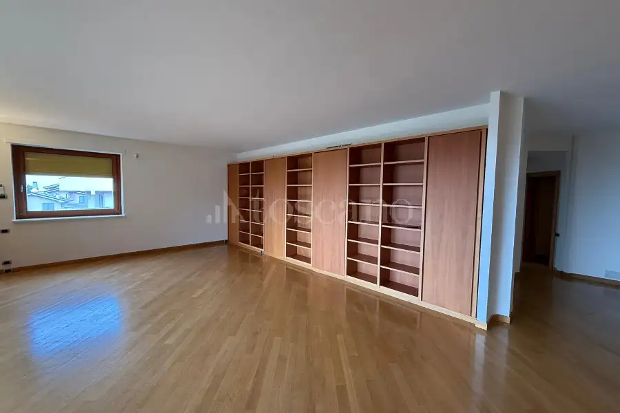 Casa in affitto di 218 mq a €1.800 (rif. 14/2026)