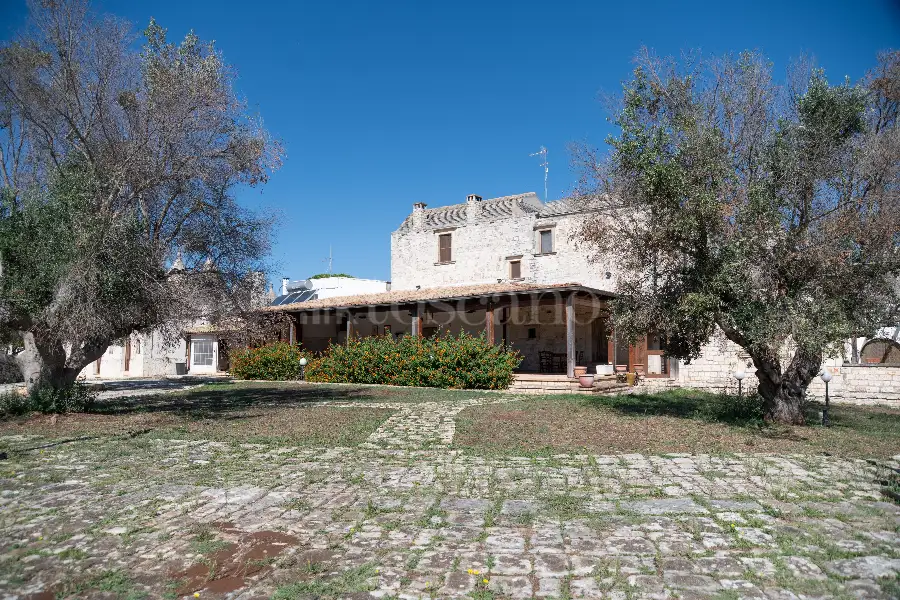 Villa in vendita di 1.500 mq a €2.200.000 (rif. 19/2025)