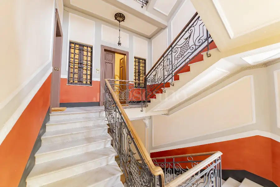 Casa in vendita di 340 mq a €790.000 (rif. 9/2025)