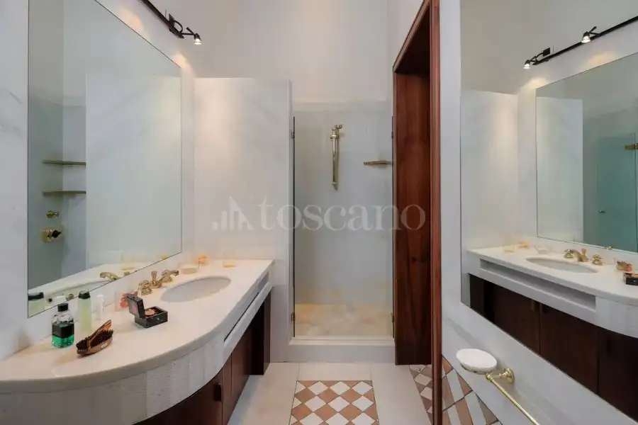Villa in vendita di 300 mq a €1.450.000 (rif. 40/2025)