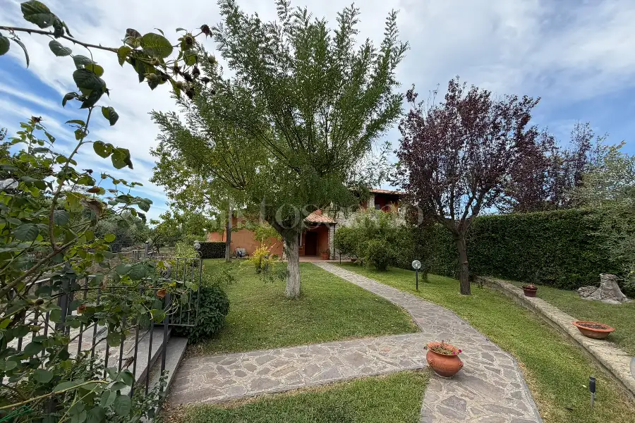 Villa Bifamiliare in vendita di 400 mq a €829.000 (rif. 33/2026)