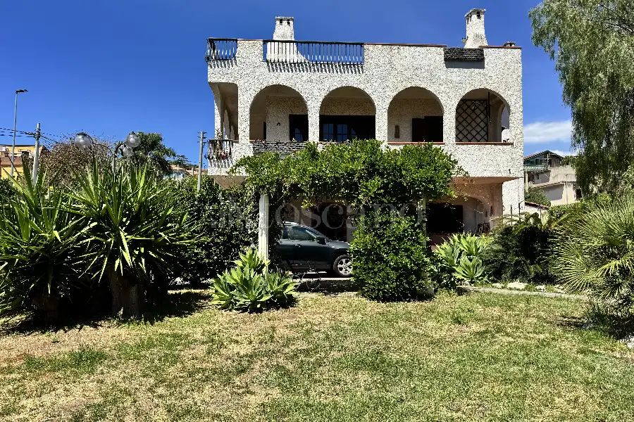 Villa in vendita di 380 mq a €650.000 (rif. 94/2026)