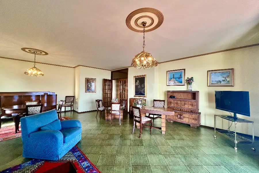 Villa in vendita di 450 mq a €950.000 (rif. 14/2025)