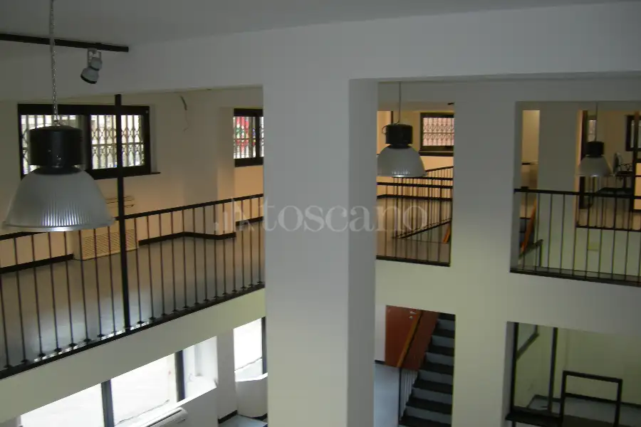 Negozio in vendita di 350 mq a €339.000 (rif. 6/2026)