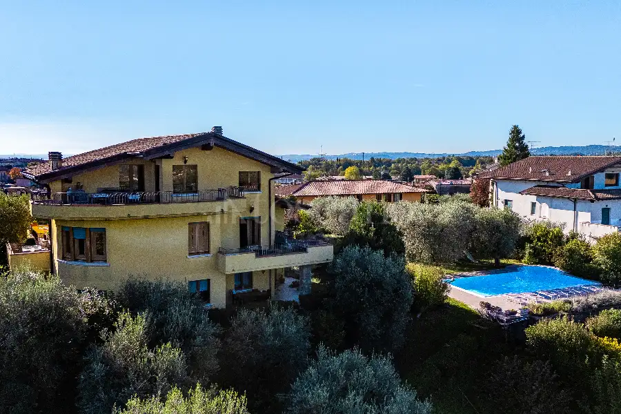 Villa in vendita di 583 mq a €2.680.000 (rif. 66/2025)
