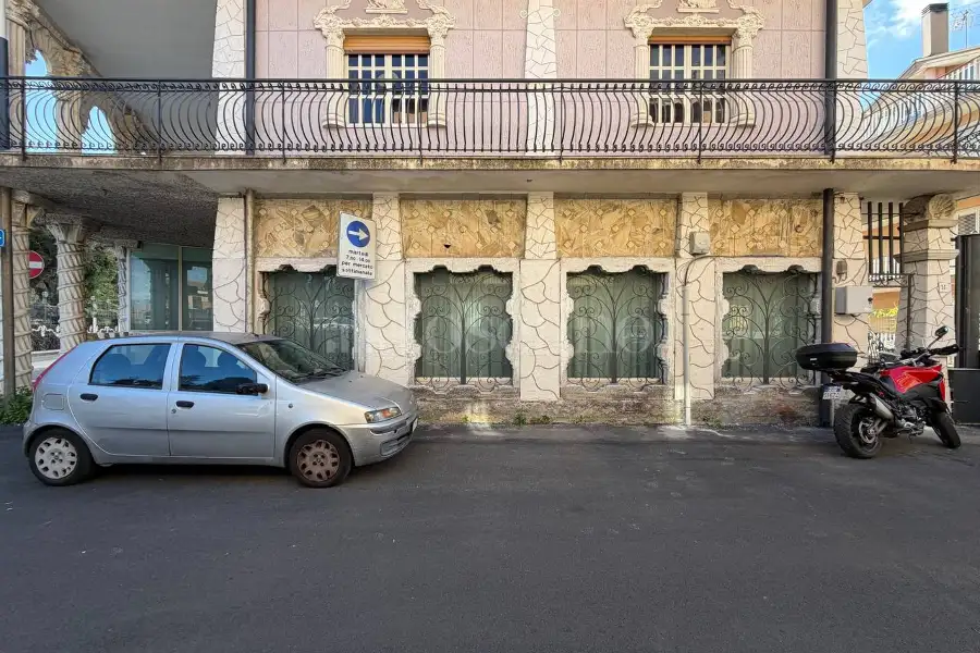Palazzo in affitto di 500 mq a €5.800 (rif. 216/2025)