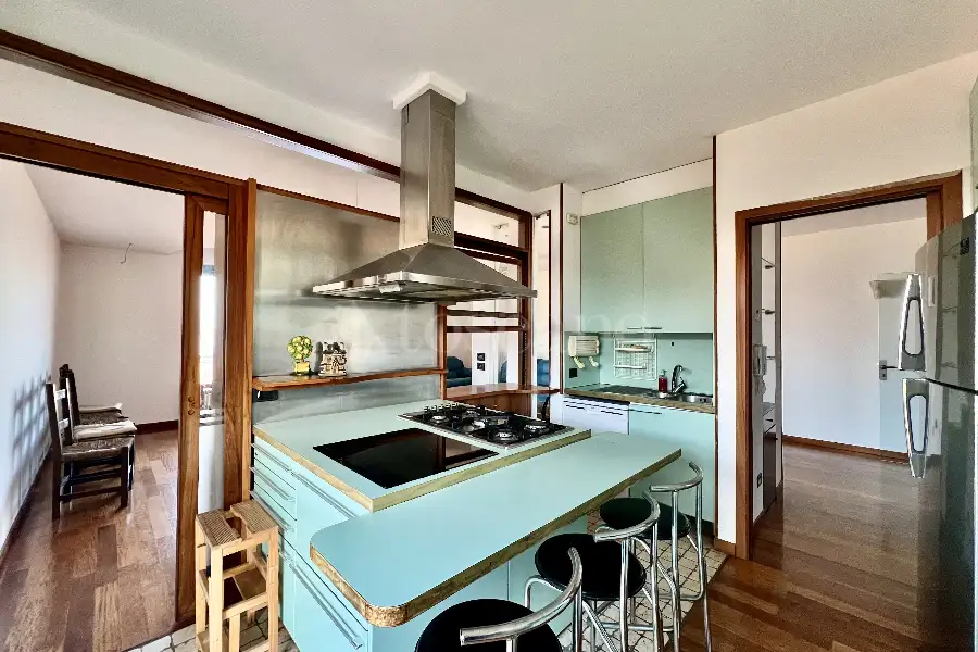 Villa Bifamiliare in vendita di 315 mq a €1.200.000 (rif. 7/2026)